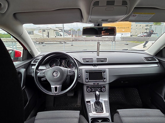Volkswagen Passat 5 of 12