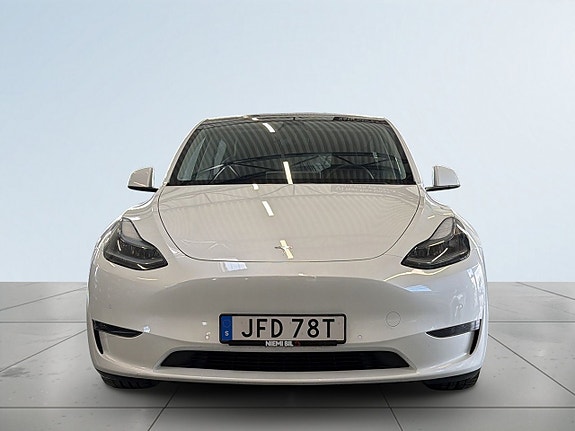 Tesla Model Y 2 of 20