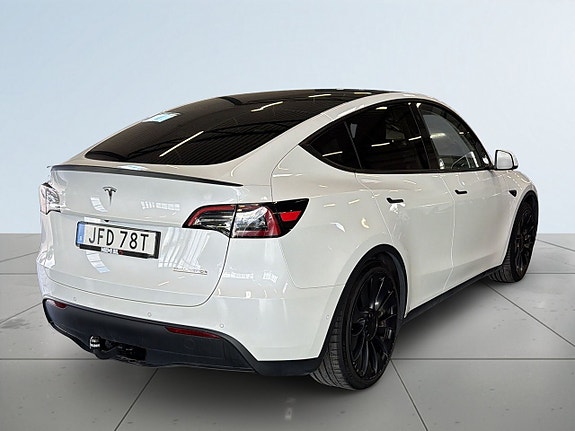 Tesla Model Y 6 of 20