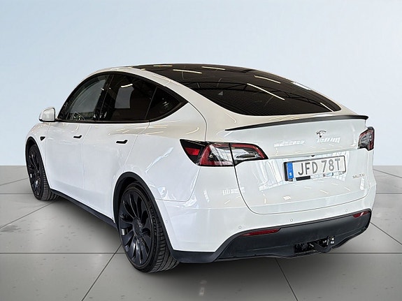 Tesla Model Y 5 of 20