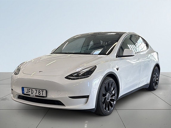 Tesla Model Y 16 of 20