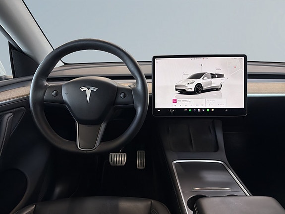Tesla Model Y 8 of 20