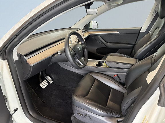 Tesla Model Y 7 of 20