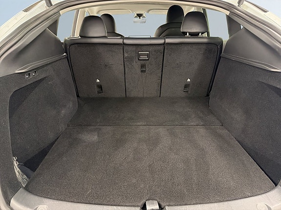 Tesla Model Y 12 of 20