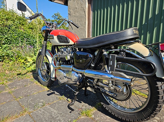 Triumph Trophy 3 of 5