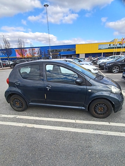 Toyota Aygo 3 of 9
