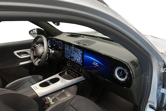 Mercedes-Benz GLB250+ 9 of 16