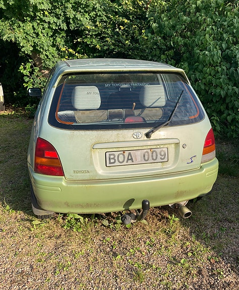 Toyota Starlet 2 of 4