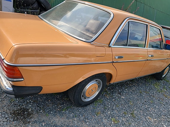 Mercedes-Benz 200 6 of 9