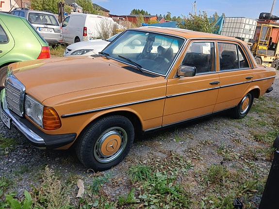 Mercedes-Benz 200 3 of 9