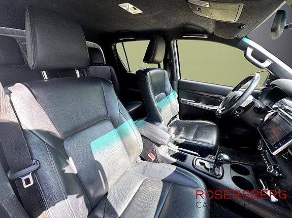 Toyota HiLux 10 of 14