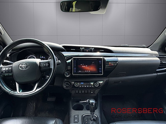 Toyota HiLux 12 of 14