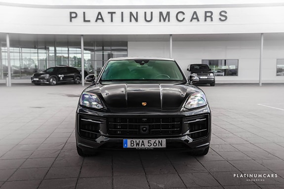 Porsche Cayenne 3 of 21