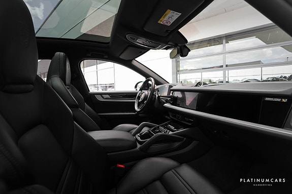 Porsche Cayenne 6 of 21