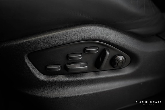Porsche Cayenne 16 of 21