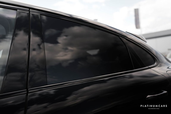 Porsche Cayenne 19 of 21