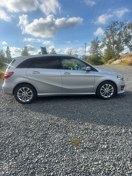 Mercedes-Benz B200 3 of 10