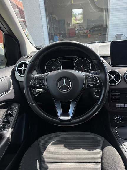 Mercedes-Benz B200 7 of 10