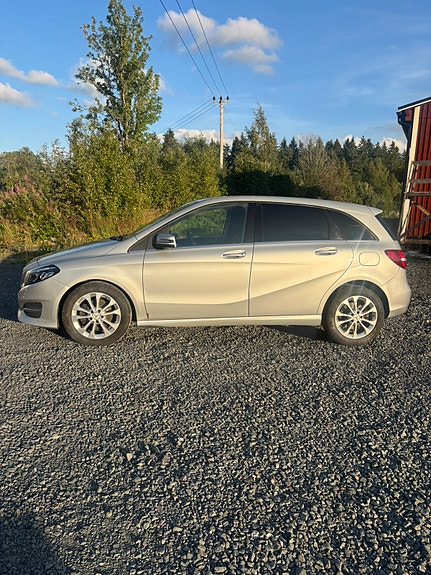 Mercedes-Benz B200 4 of 10