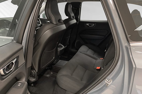 Volvo XC60 8 of 16