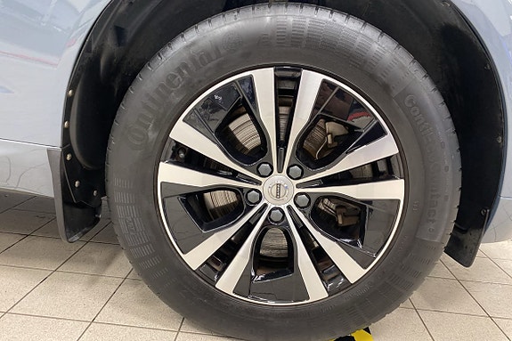 Volvo XC60 12 of 16