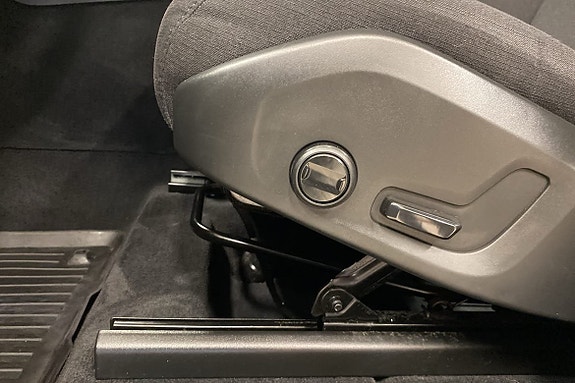 Volvo XC60 16 of 16