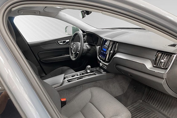 Volvo XC60 10 of 16