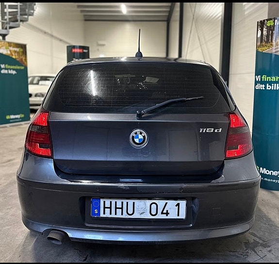 BMW 118d 15 of 16