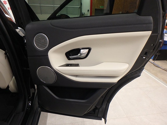 Land Rover Range Rover Evoque 23 of 29