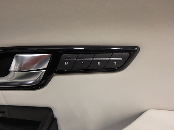 Land Rover Range Rover Evoque 28 of 29