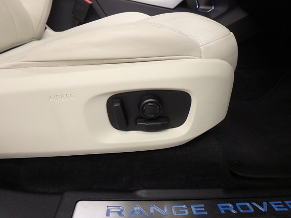 Land Rover Range Rover Evoque 25 of 29
