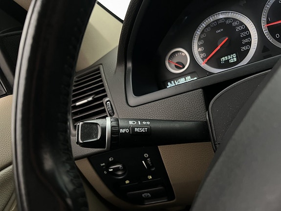Volvo XC90 22 of 26