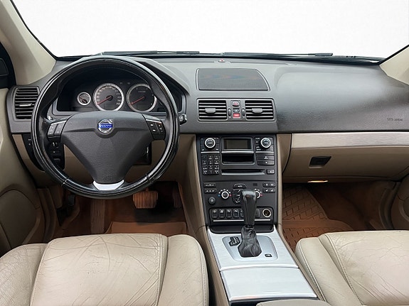 Volvo XC90 13 of 26