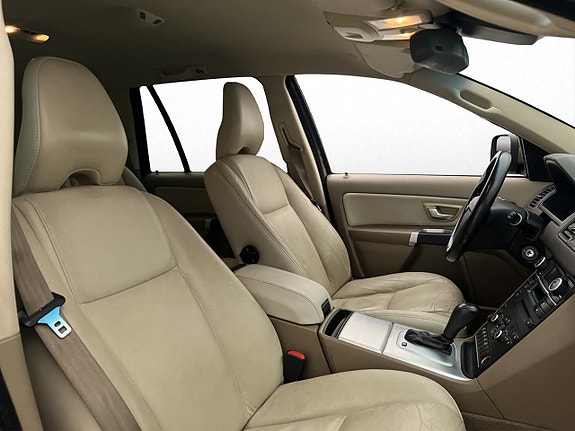 Volvo XC90 10 of 26
