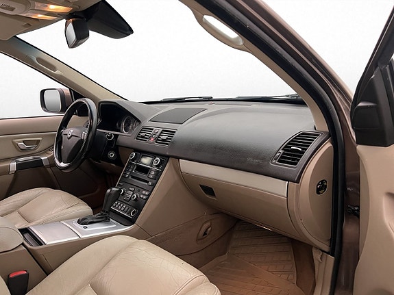 Volvo XC90 11 of 26