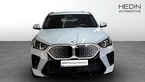 BMW iX2 8 of 12
