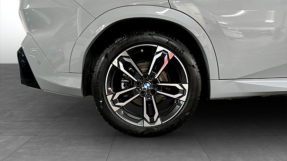 BMW iX2 9 of 12