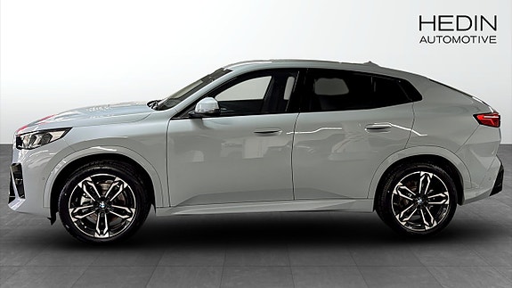 BMW iX2 6 of 12