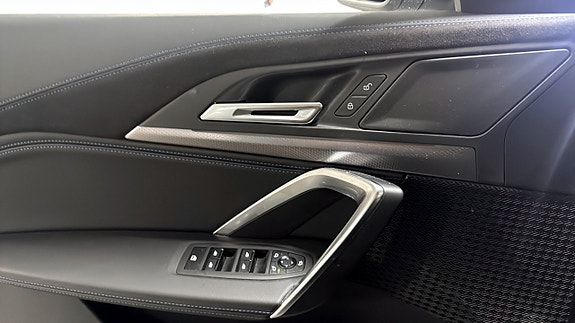 BMW iX2 11 of 12