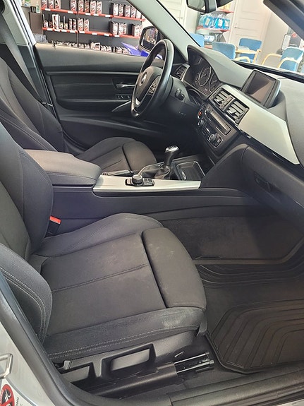 BMW 318d 9 of 16