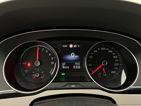 Volkswagen Passat 15 of 30