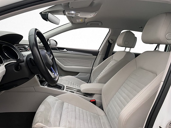 Volkswagen Passat 14 of 30