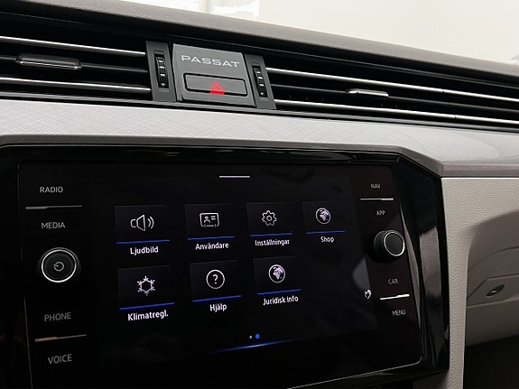 Volkswagen Passat 17 of 30