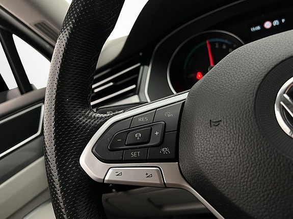 Volkswagen Passat 27 of 30