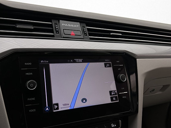 Volkswagen Passat 19 of 30