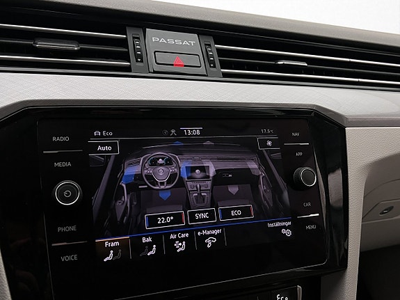 Volkswagen Passat 18 of 30