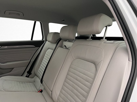 Volkswagen Passat 11 of 30