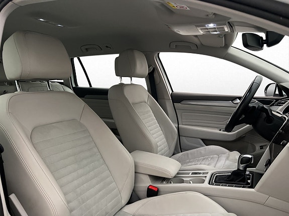 Volkswagen Passat 10 of 30