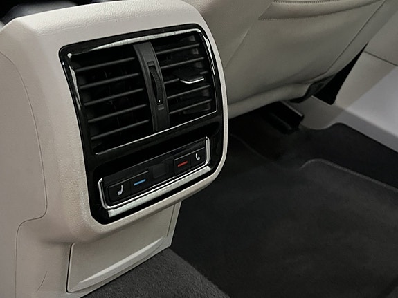 Volkswagen Passat 13 of 30