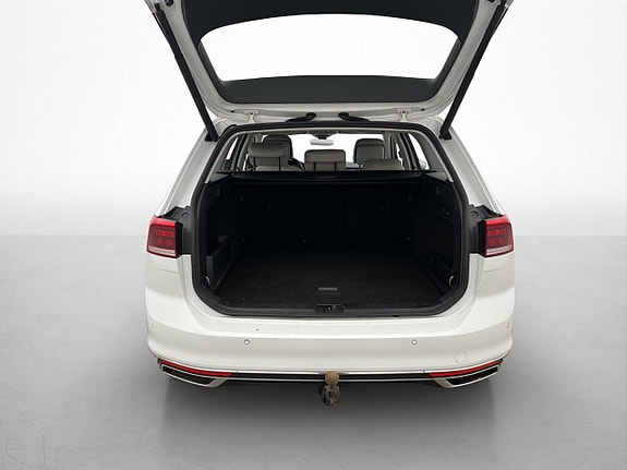 Volkswagen Passat 9 of 30